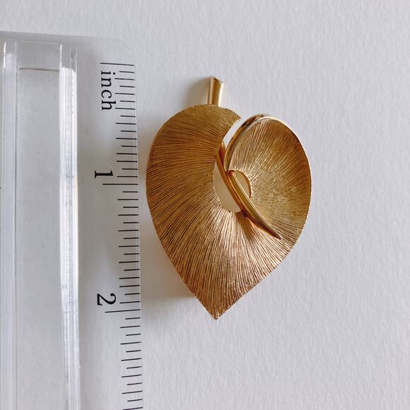 VTG Signed Pastelli Gold Tone Leaf Brooch Mid Century Modernist Pin 60s Jewelry - Picture 10 of 10